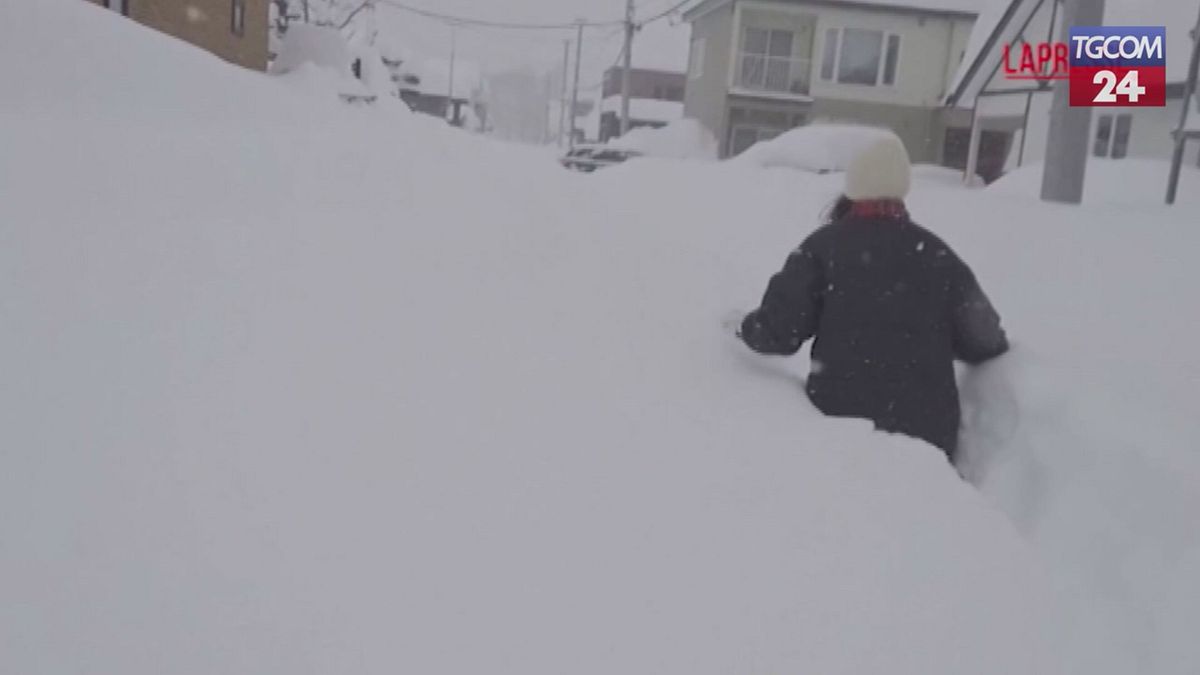 Giappone, nevicata record nel nord del Paese