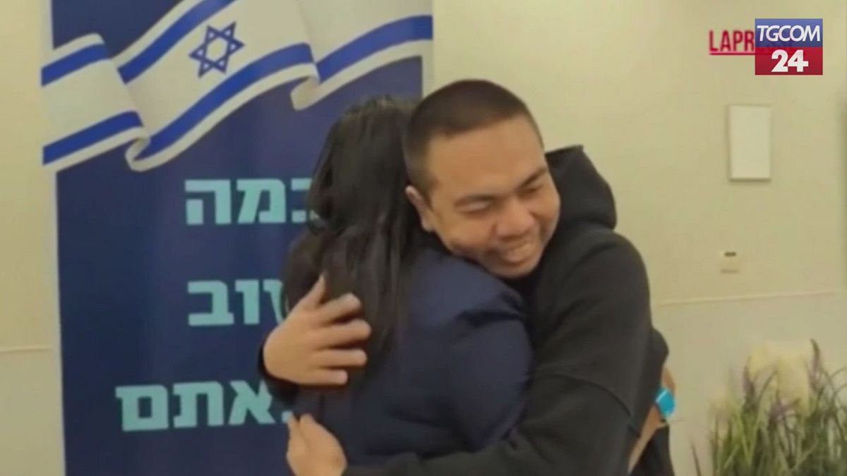 Israele, gli ostaggi thailandesi riabbracciano le famiglie dopo la liberazione