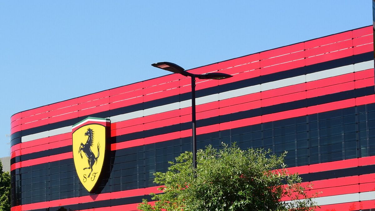 Ferrari-Headquarters-street-lighting