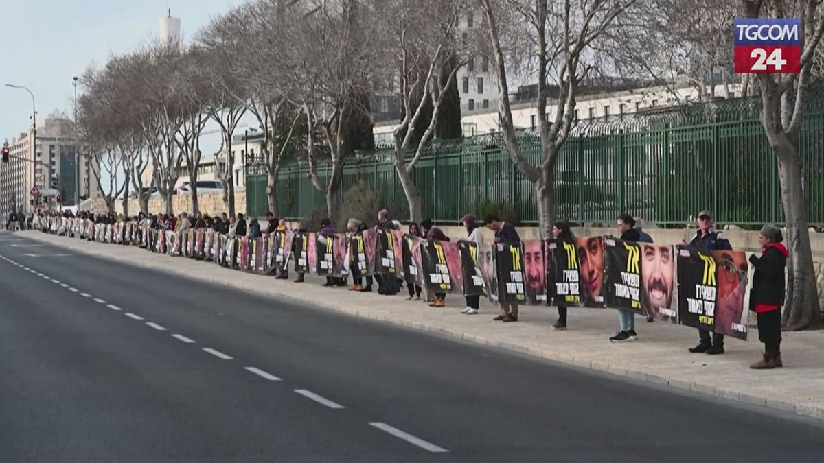 A Gerusalemme la protesta delle famiglie degli ostaggi ancora nelle mani di Hamas