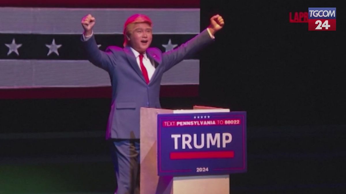 L'opera teatrale cantonese con "Donald Trump" e "Kamala Harris"