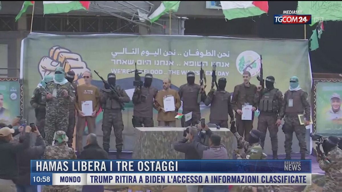 Breaking News delle 11.00 | Hamas libera i tre ostaggi