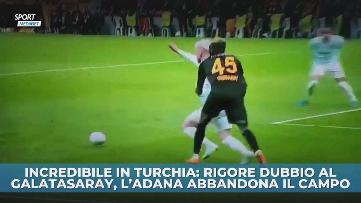 Rigore dubbio al Galatasaray, l'Adana abbandona il campo!