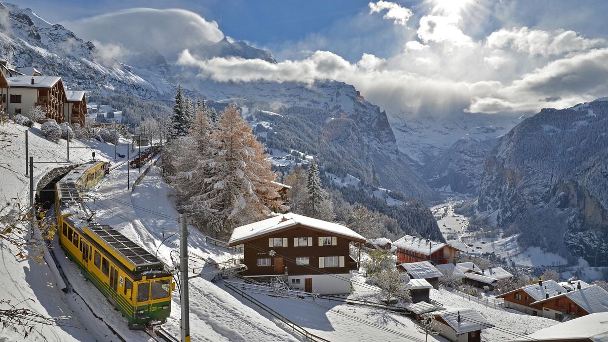 Wengen, panorama con la ferrovia montana