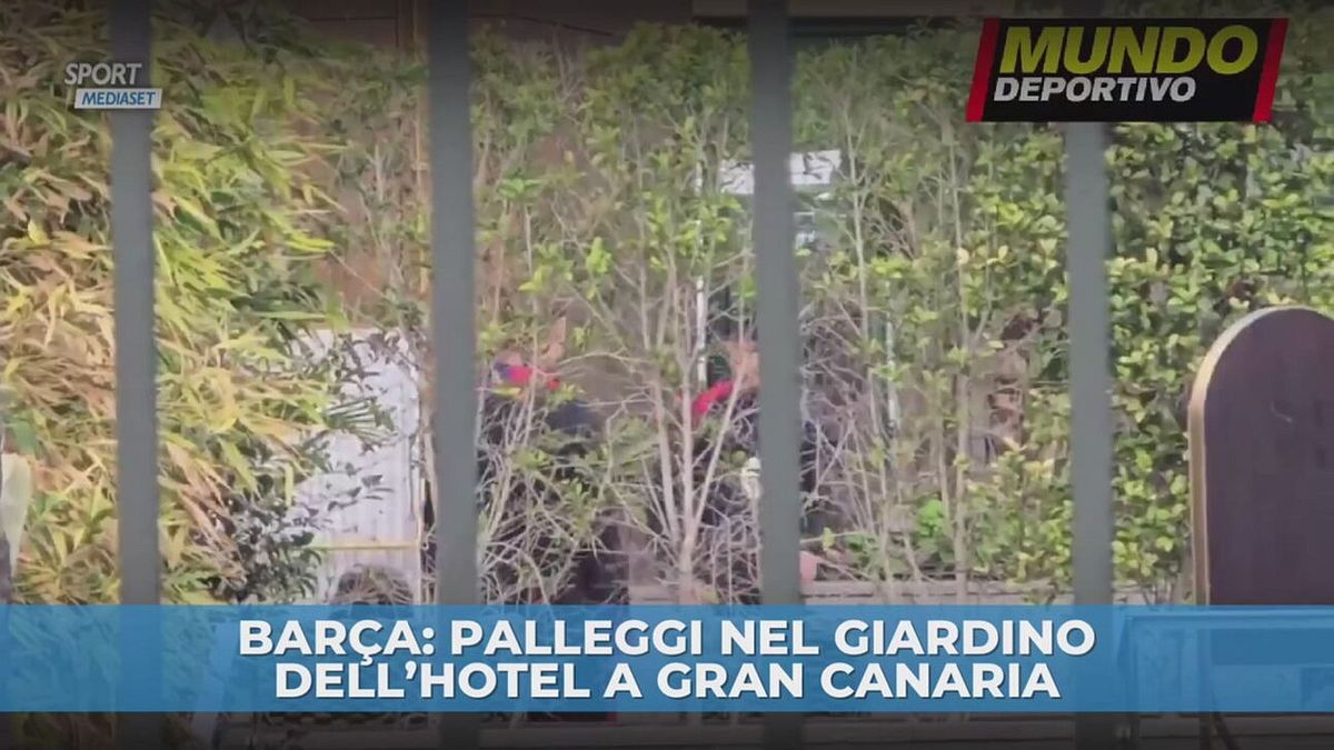 BARÇA: PALLEGGI NEL GIARDINO DELL'HOTEL A GRAN CANARIA