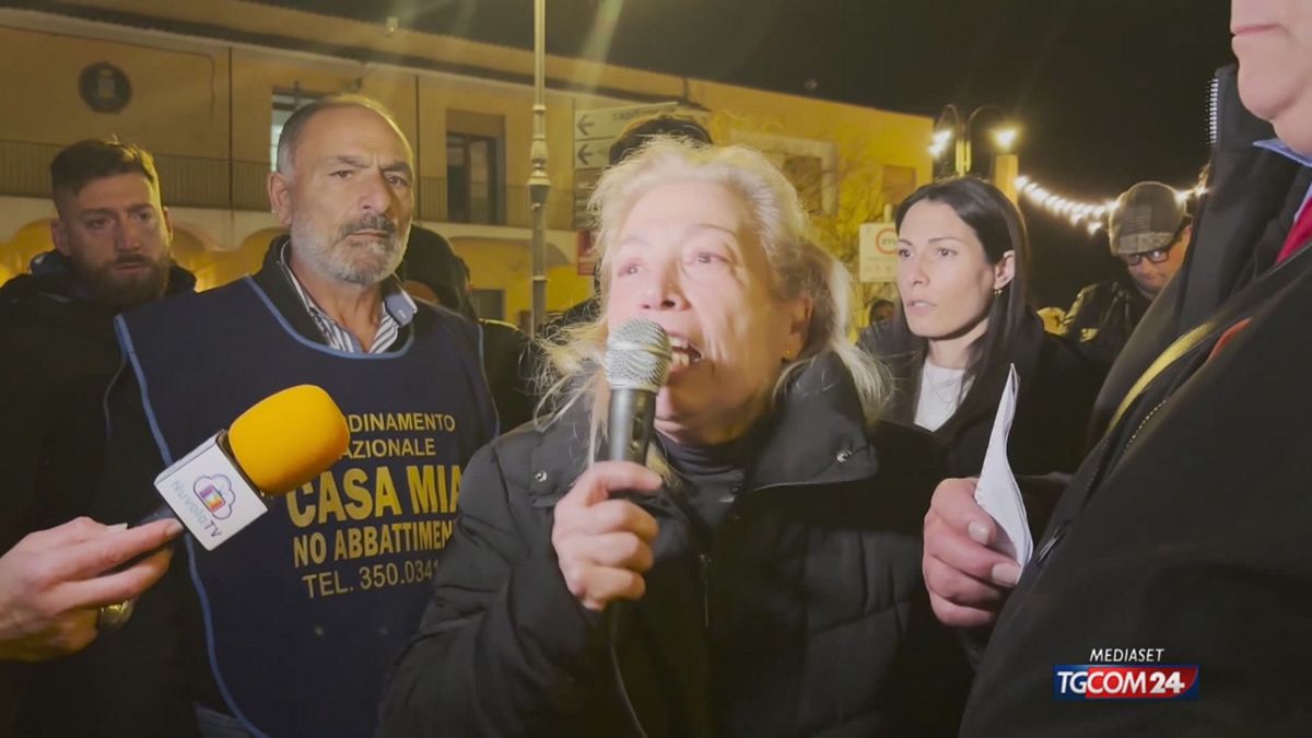 18.00 ISCHIA, PROTESTA PER LE DEMOLIZIONI SRV