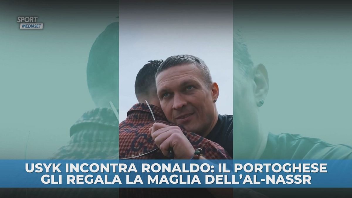 Usyk incontra Ronaldo: il portoghese gli regala la maglia dell'Al-Nassr