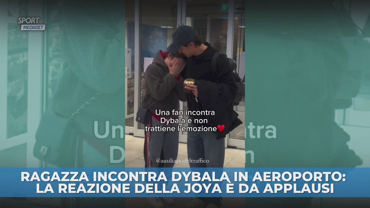 Ragazza incontra Dybala in aeroporto: la reazione della Joya è da applausi