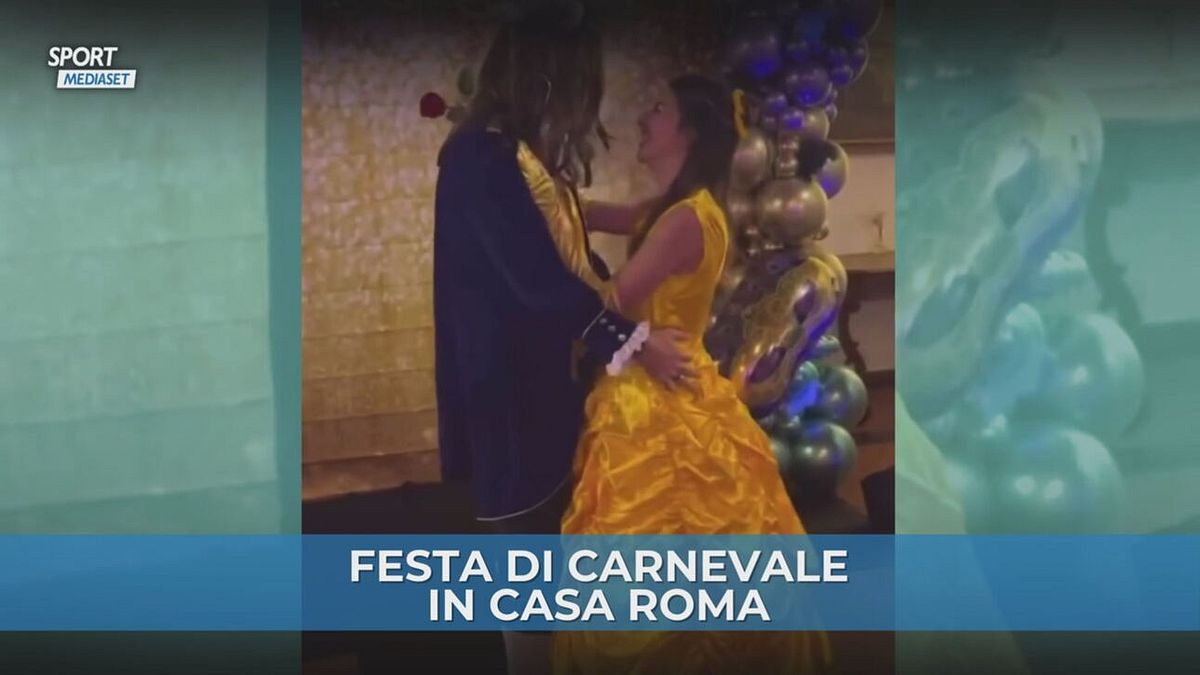 Mancini e la moglie si trasformano nella "Bella e la Bestia" alla festa di carnevale