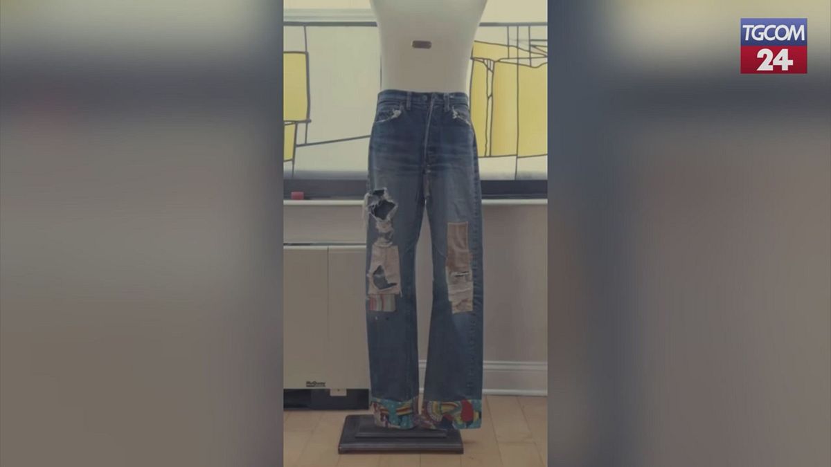 Kurt Cobain, i suoi iconici jeans da mezzo milione di dollari saranno esposti a San Francisco
