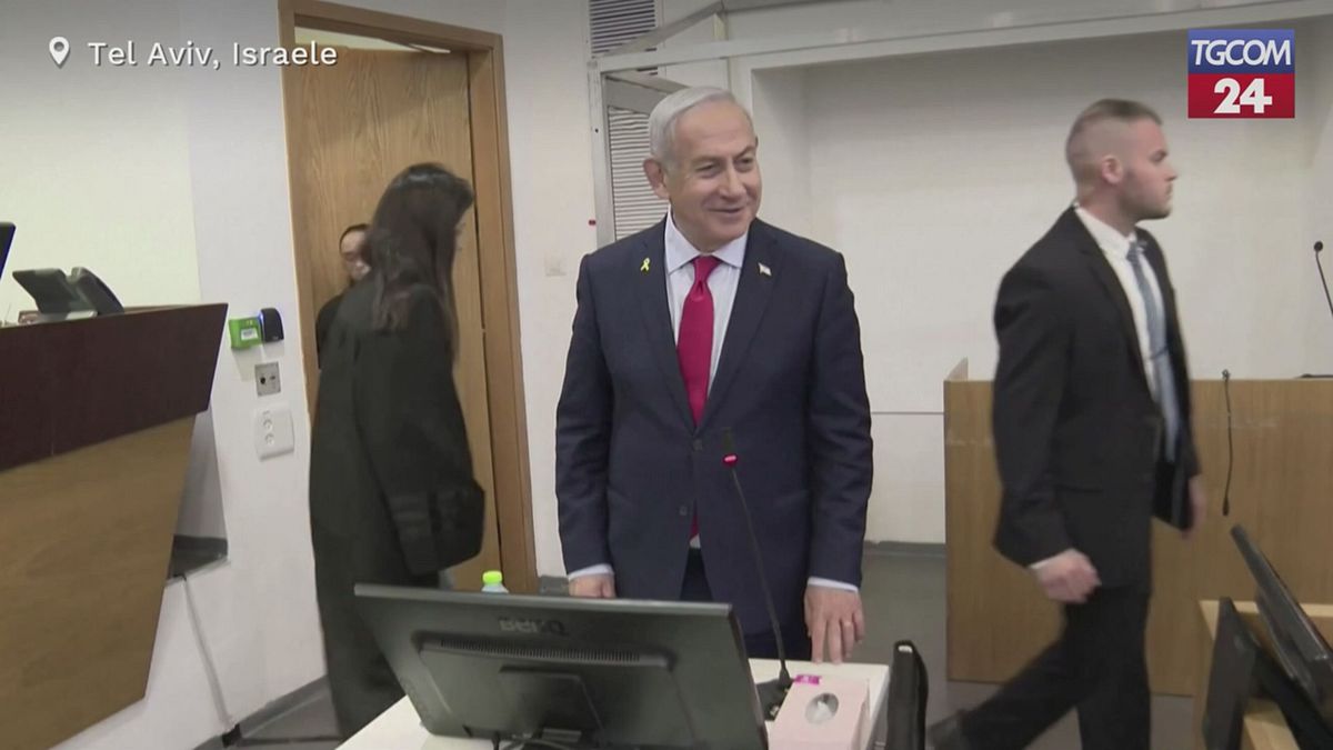 Israele, l'arrivo di Benjamin Netanyahu in tribunale: è accusato di corruzione