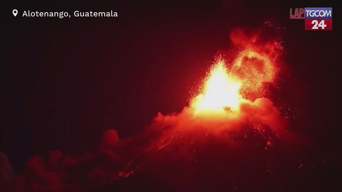 Guatemala, erutta il Volcan del Fuego: a rischio 30mila persone