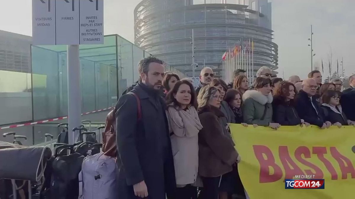 12.00 RIARMO M5S PROTESTE IN EUROPA SRV