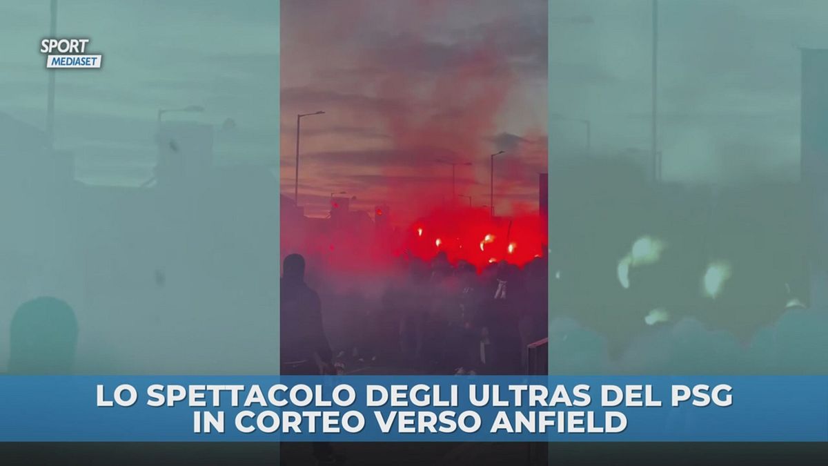 Lo spettacolo degli ultras del PSG in corteo verso Anfield