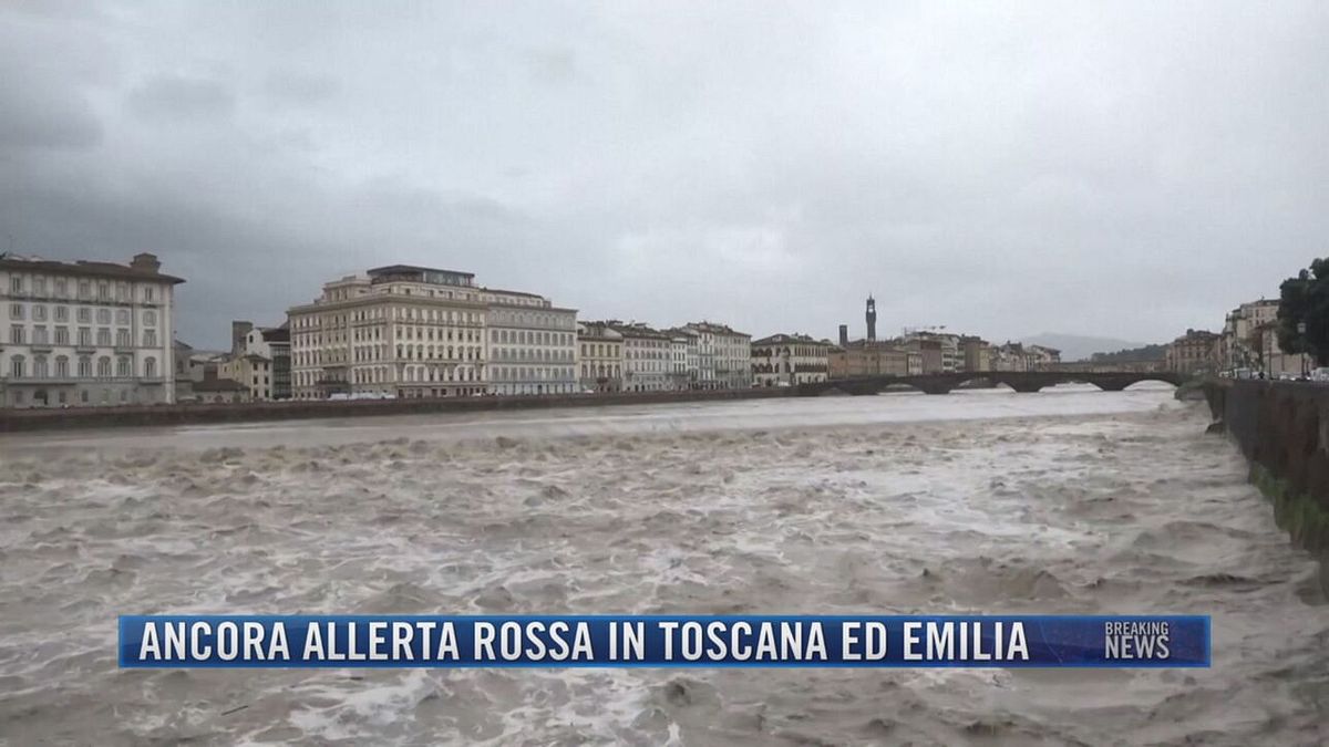 Breaking News delle 21.30 | Ancora allerta rossa in Toscana ed Emilia