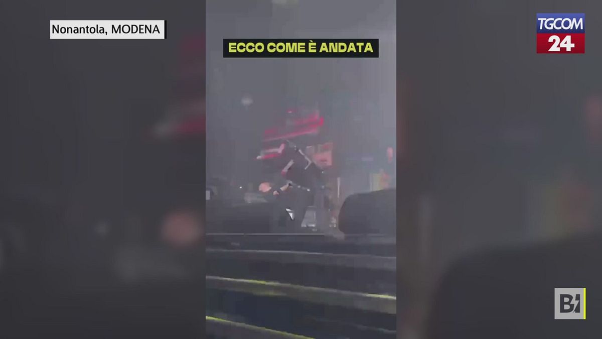 Incidente sul palco dei Subsonica: si rompe la storica molla della tastiera di Boosta