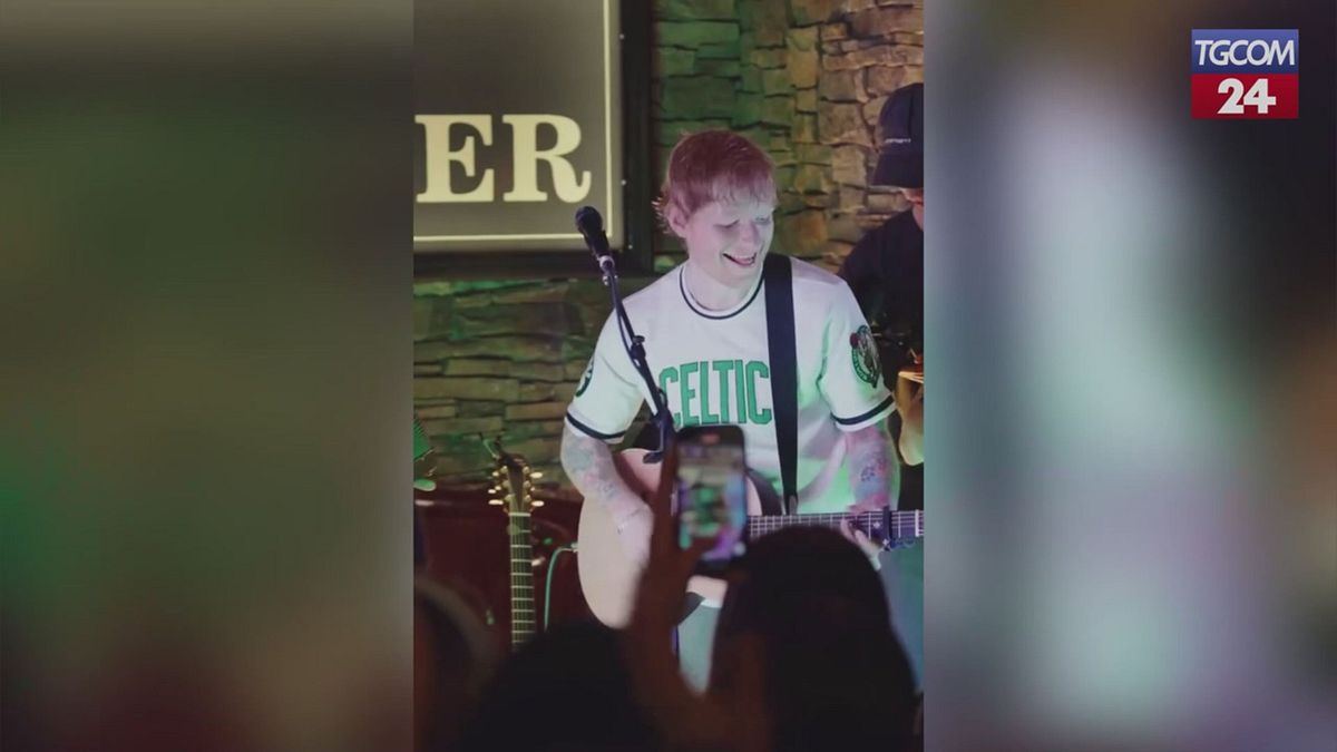 Boston, a sorpresa per festeggiare San Patrizio nel pub prende il microfono Ed Sheeran