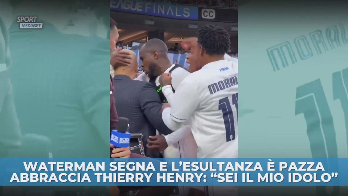 Waterman segna e l'esultanza è pazza: abbraccia Thierry Henry e gli urla: "Sei il mio idolo"