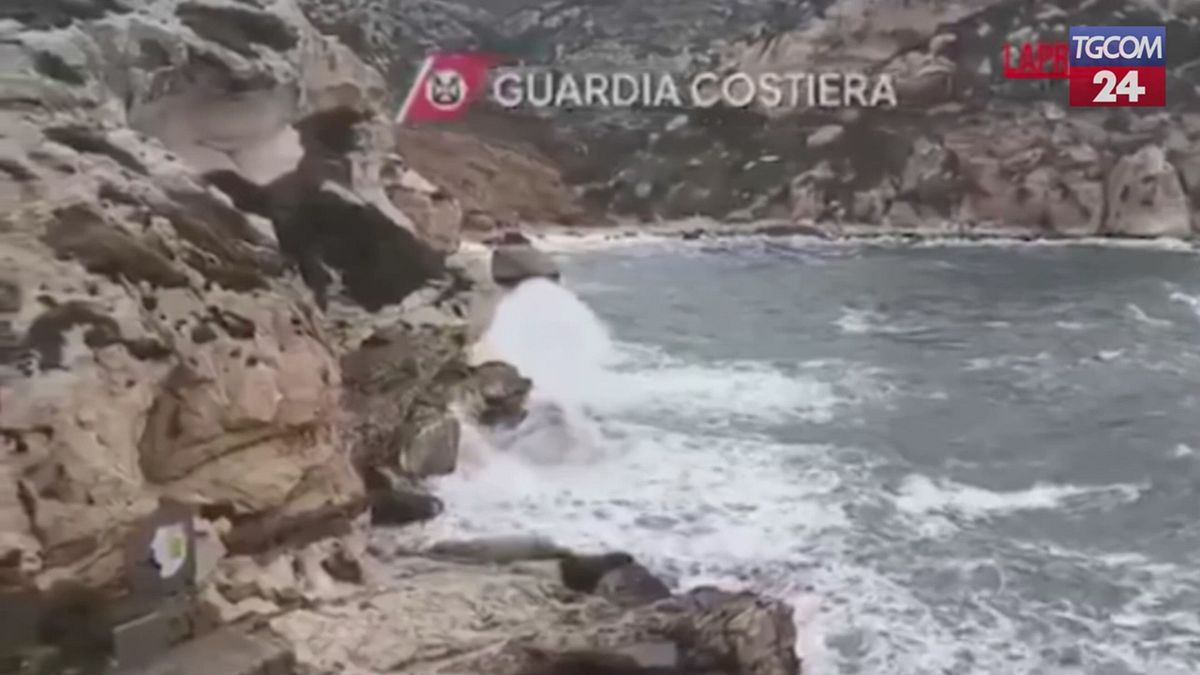 Donna morta a Cagliari, trovato corpo di un uomo a Cala Fighera: il recupero
