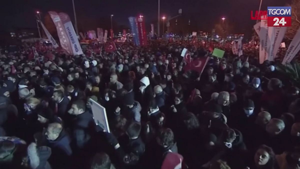 Istanbul, seconda notte di proteste contro l'arresto del sindaco Imamoglu