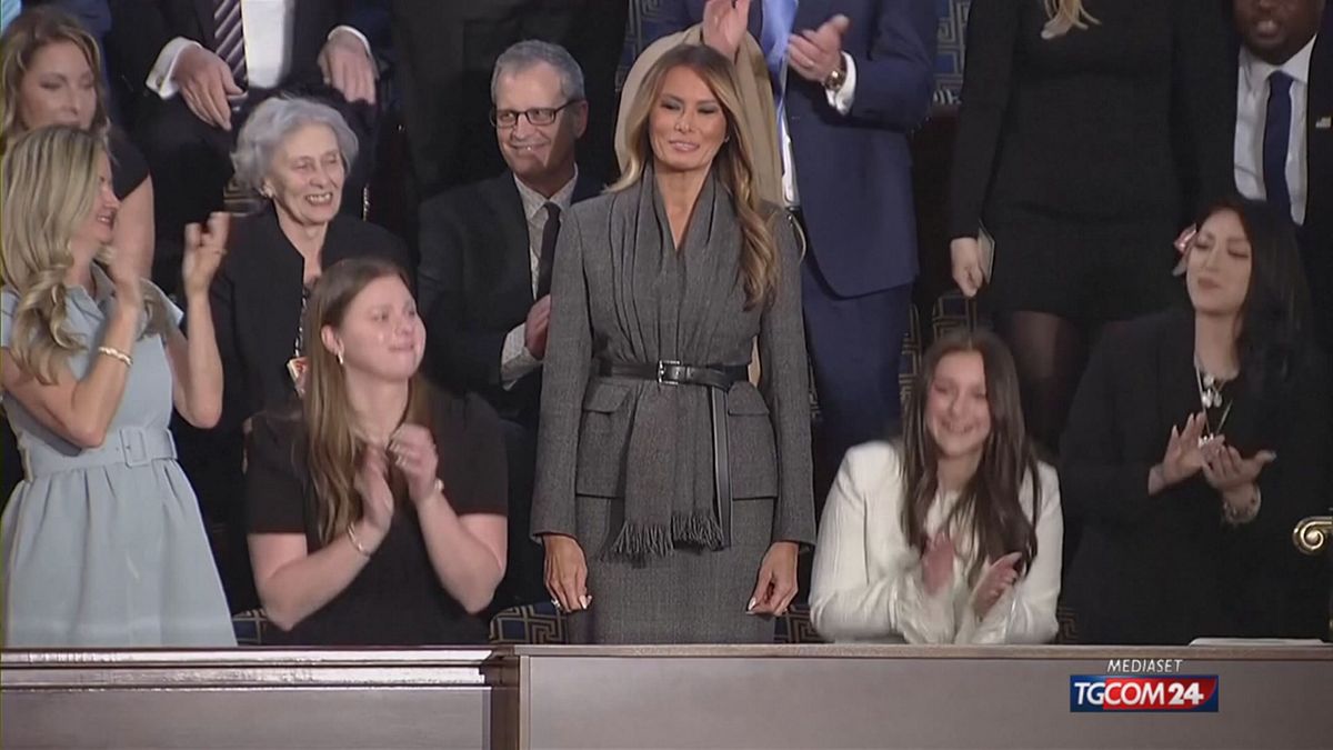 12.00 L'ABITO DI MELANIA SRV