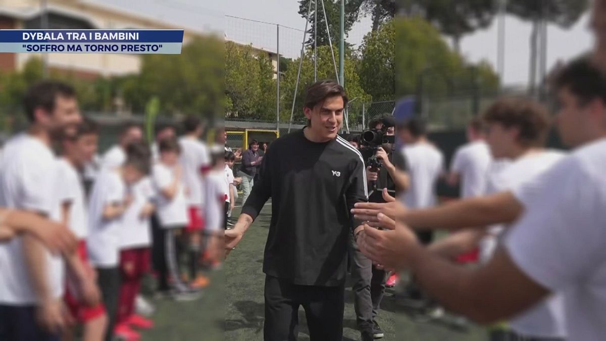Dybala tra i bambini