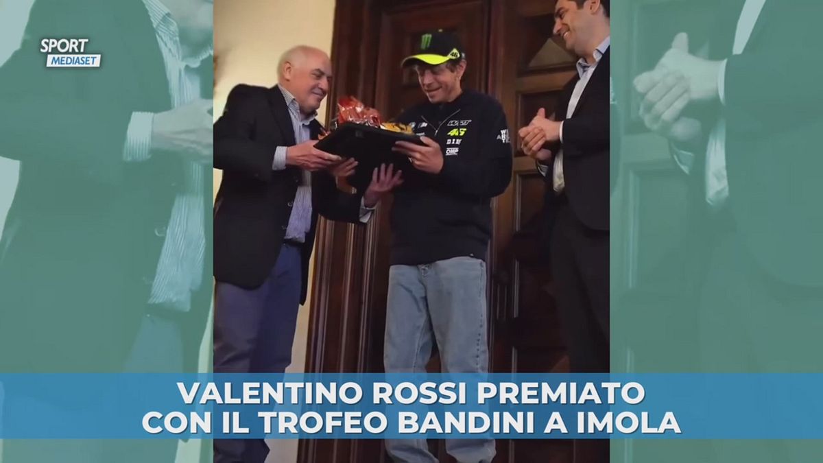 Valentino Rossi premiato con il Trofeo Bandini a Imola