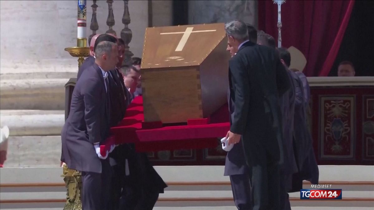 18.00 L'ABBRACCIO DEI FEDELI SRV