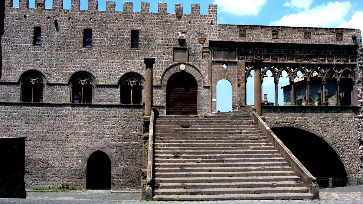La loggia del Palazzo dei Papi a Viterbo