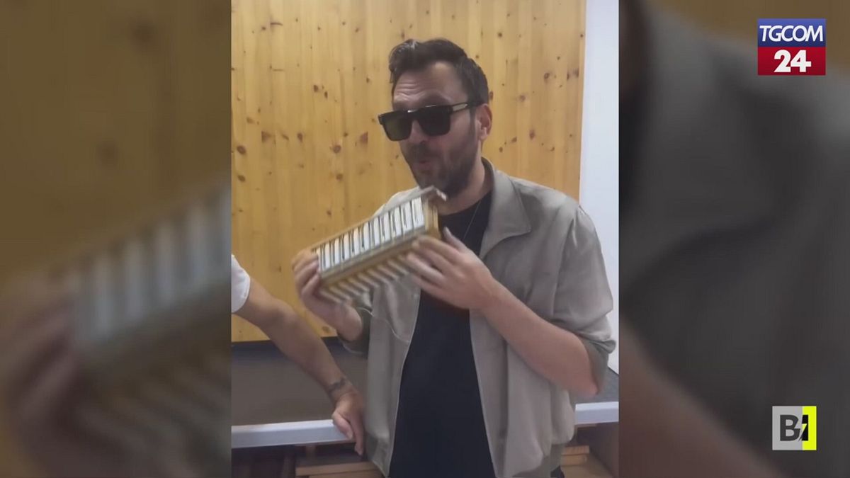 Cesare Cremonini "accorda" gli strumenti in vista dei live