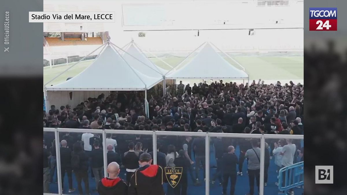 Lecce, allo stadio il commovente omaggio a Graziano Fiorita