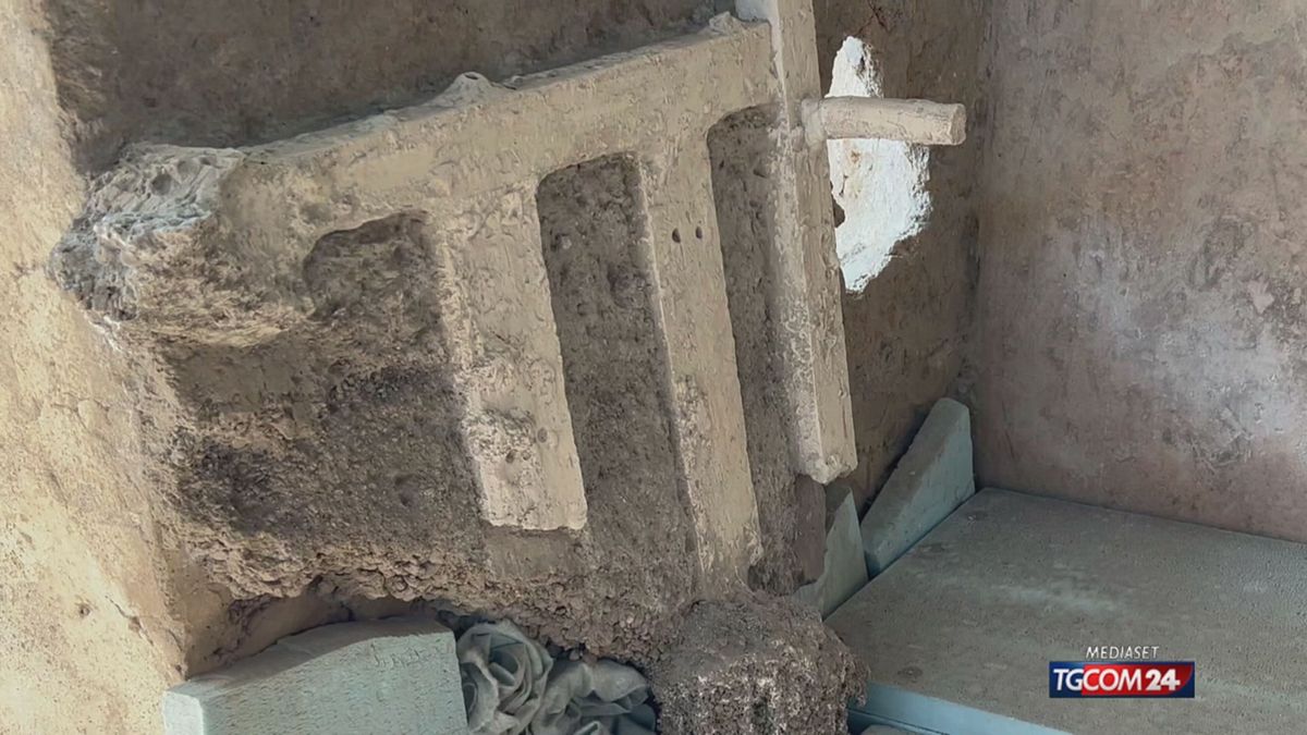 12.00 POMPEI, LA CASA DI ELLE E FISSO SRV