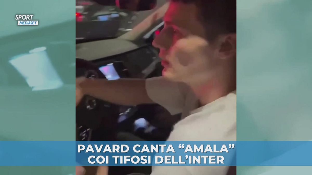 Pavard canta "amala" coi tifosi