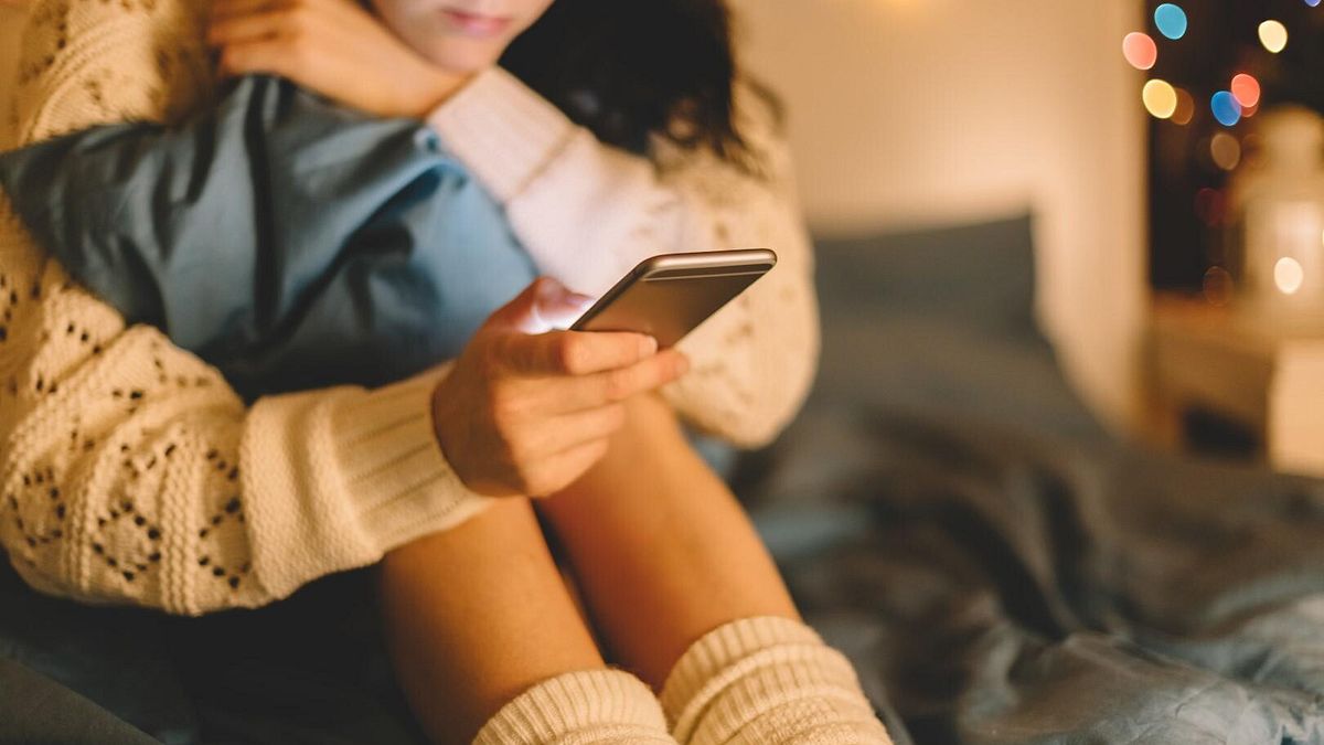 Spegni smartphone e tablet e concediti un pomeriggio o una serata di "silenzio". Ne hai bisogno per staccare dalla quotidianità!