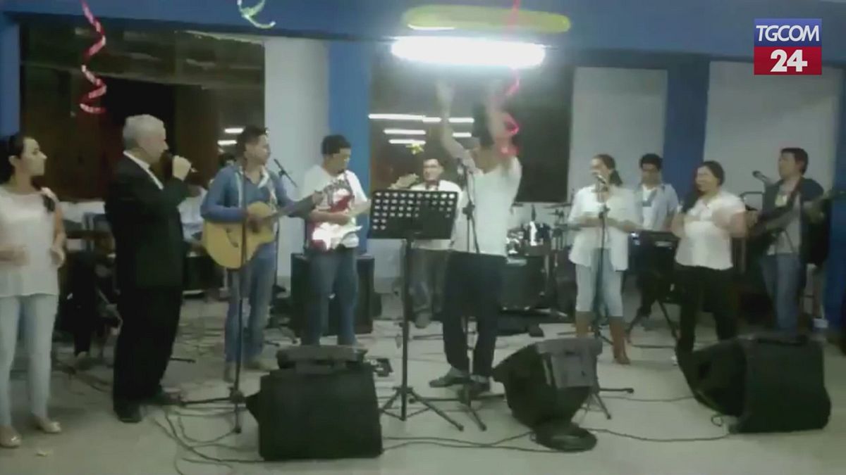 Papa Leone XIV al karaoke... nel 2014 cantava "Feliz Navidad"