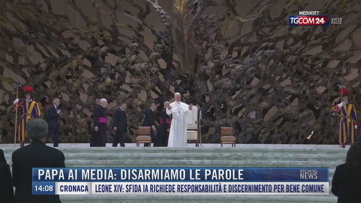 Breaking News delle 14.00 | Papa ai media: disarmiamo le parole
