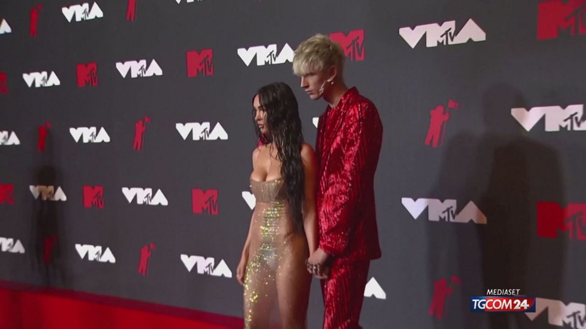 18.00 RED CARPET DELLE POLEMICHE SRV