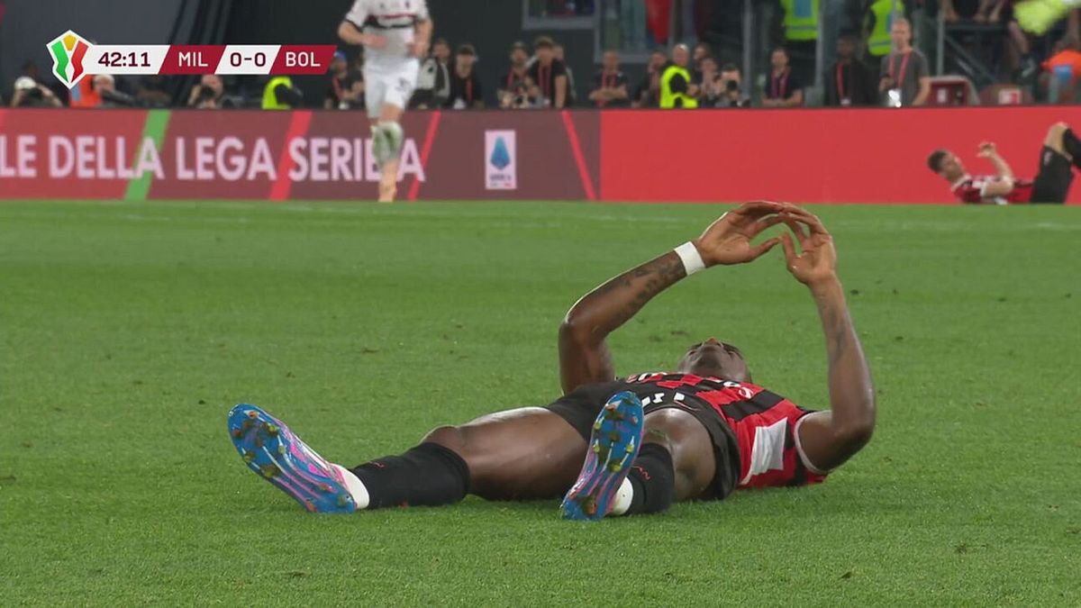 Tensione in campo a fine primo tempo