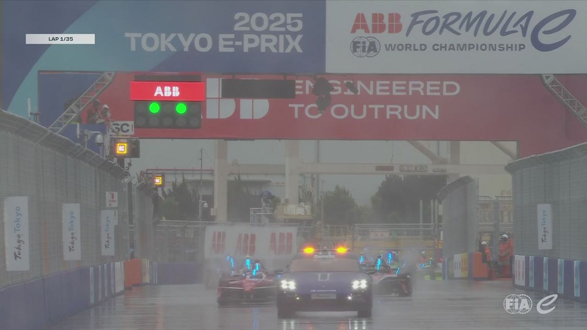Giri di prova dietro la safety car