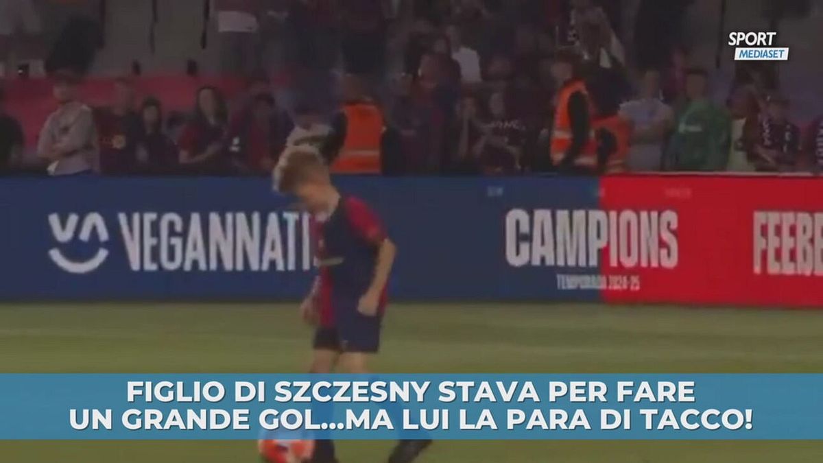 Figlio di Szczesny stava per fare un super gol...ma lui lo para di tacco!
