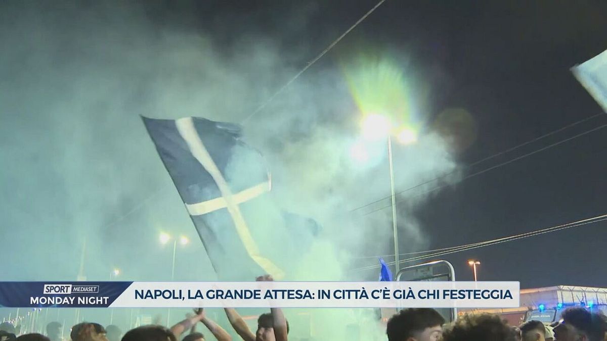 Napoli, in città c'è già chi festeggia