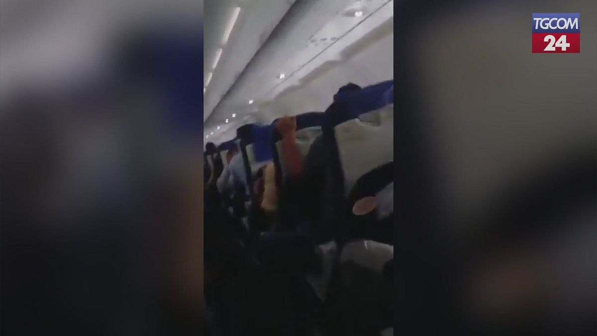 India, terrore in volo: grandine colpisce l'aereo