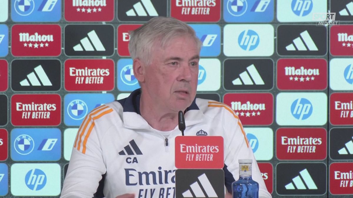 MCH ANCELOTTI APPLAUSO IN CONFERENZA MCH