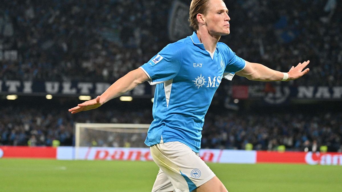 Napoli - Cagliari 2-0 (23/05/25) 38°giornataNessuna sorpresa nell'ultima giornata: McTominay con una sforbiciata da sogno sblocca la partita pochi minuti prima della fine del primo tempo. Poi nel secondo tempo Lukaku chiude la partita e dà il via alla festa tricolore.