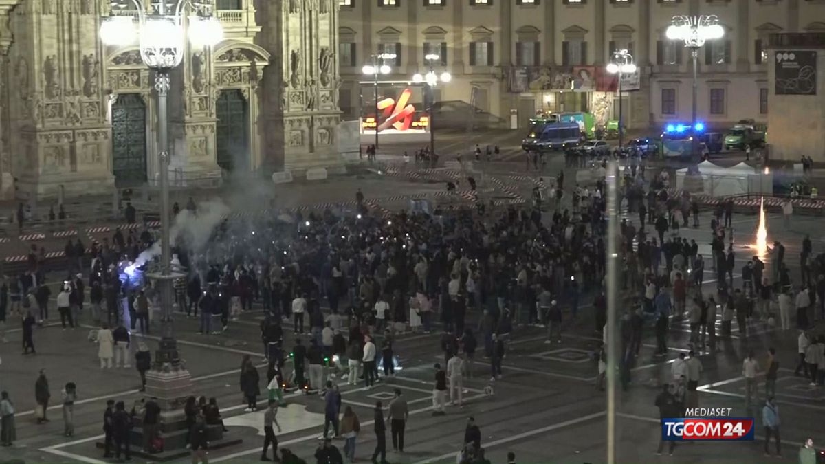 NAPOLI FESTA IN DUOMO A MILANO SRV