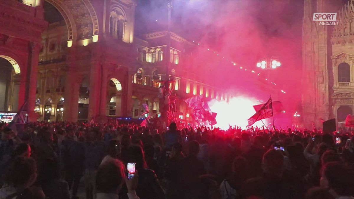 CLIP FESTE TIFOSI NAPOLI IN PIAZZA DUOMO PER SITO 23/5 SRV