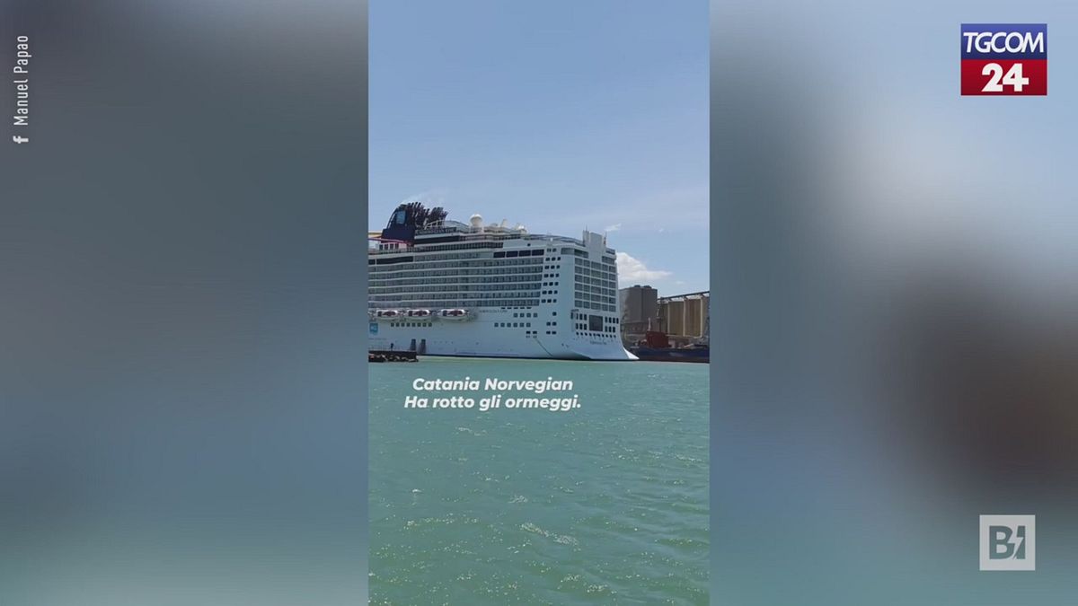 Catania, nave da crociera rompe gli ormeggi: 2 turisti in mare