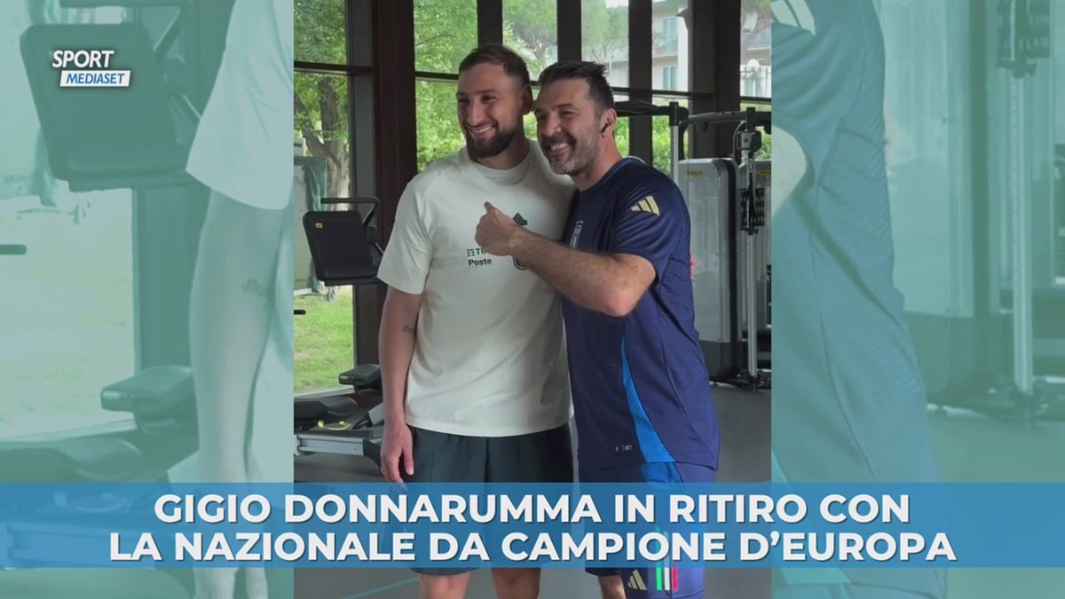 Gigio arriva in ritiro da campione