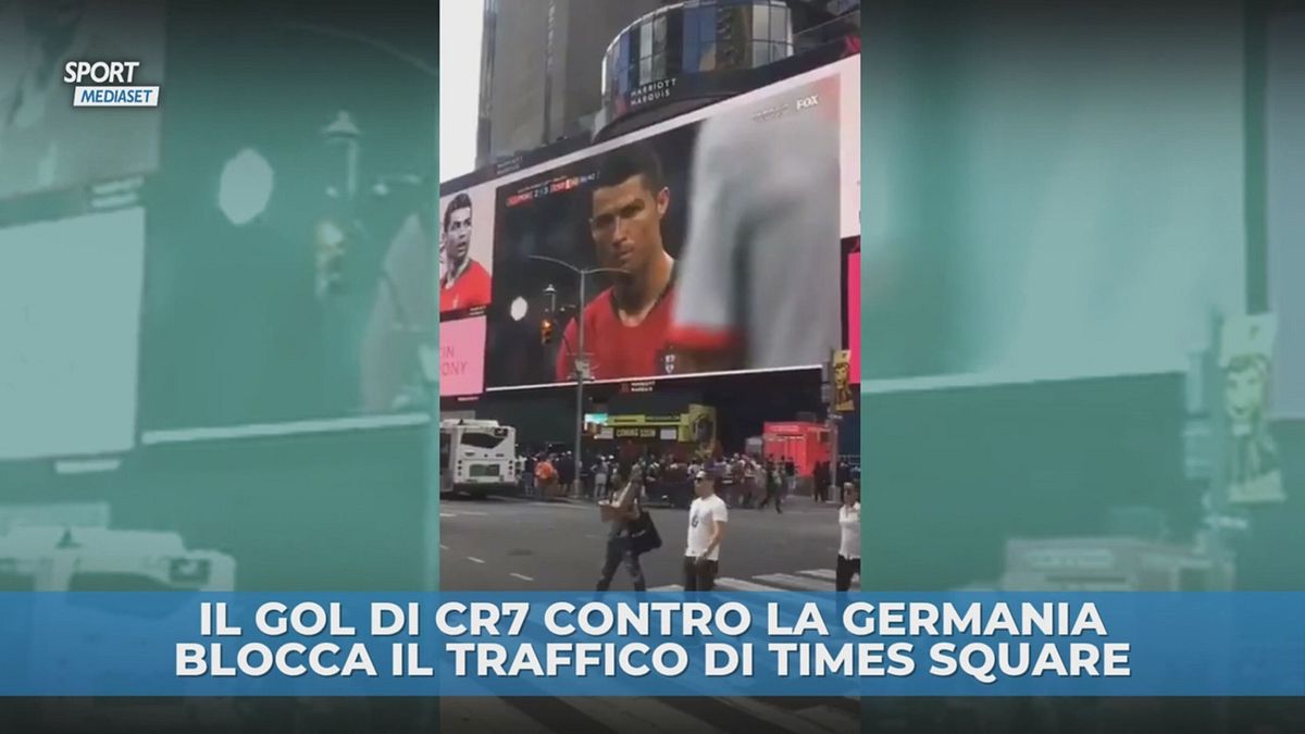 CR7 fa impazzire Times Square