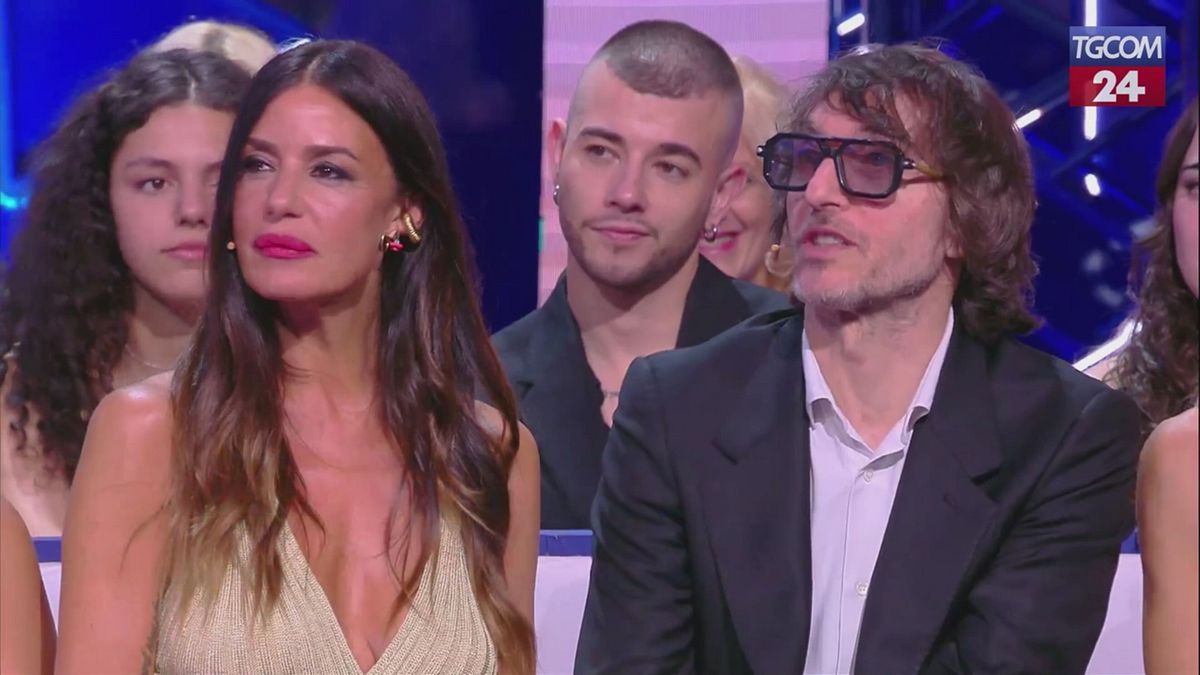"L'isola dei famosi", la rivelazione di Giuseppe Cruciani: "Mi faccio una doccia a settimana"